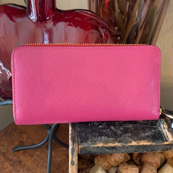 NWT Coach Zip around Horse and Carriage wristlet Bright Violet Multi - Picture 2 of 6